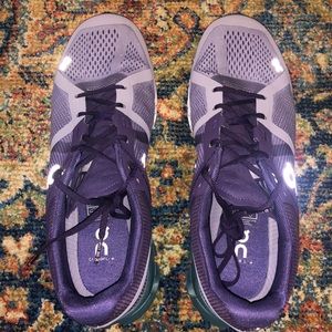 ON cloudflow running sneakers